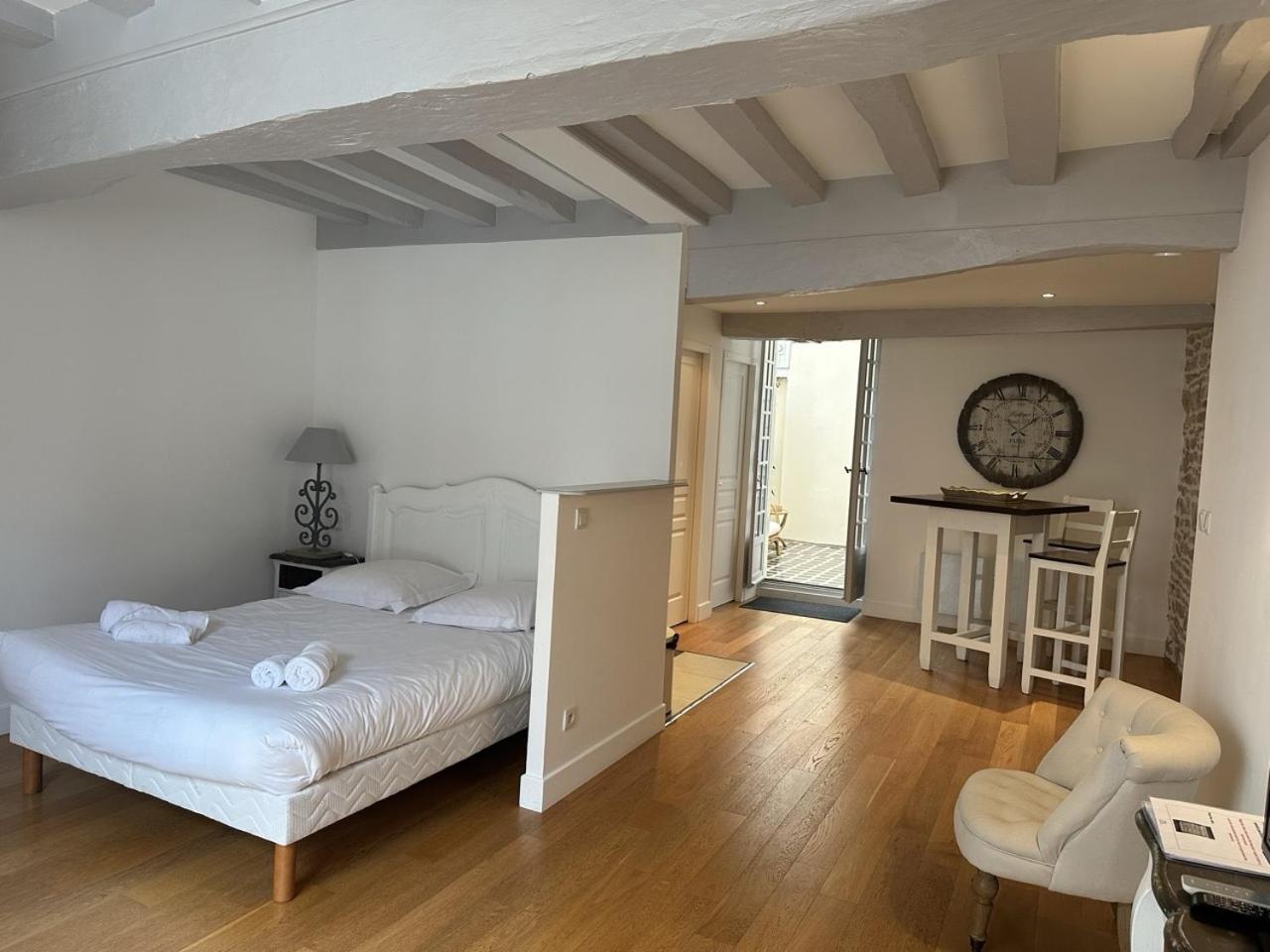 Batisse Paradis- 3 Appartements Calmes Et Elegants Au Centre Historique De Beaune Beaune  Exterior photo