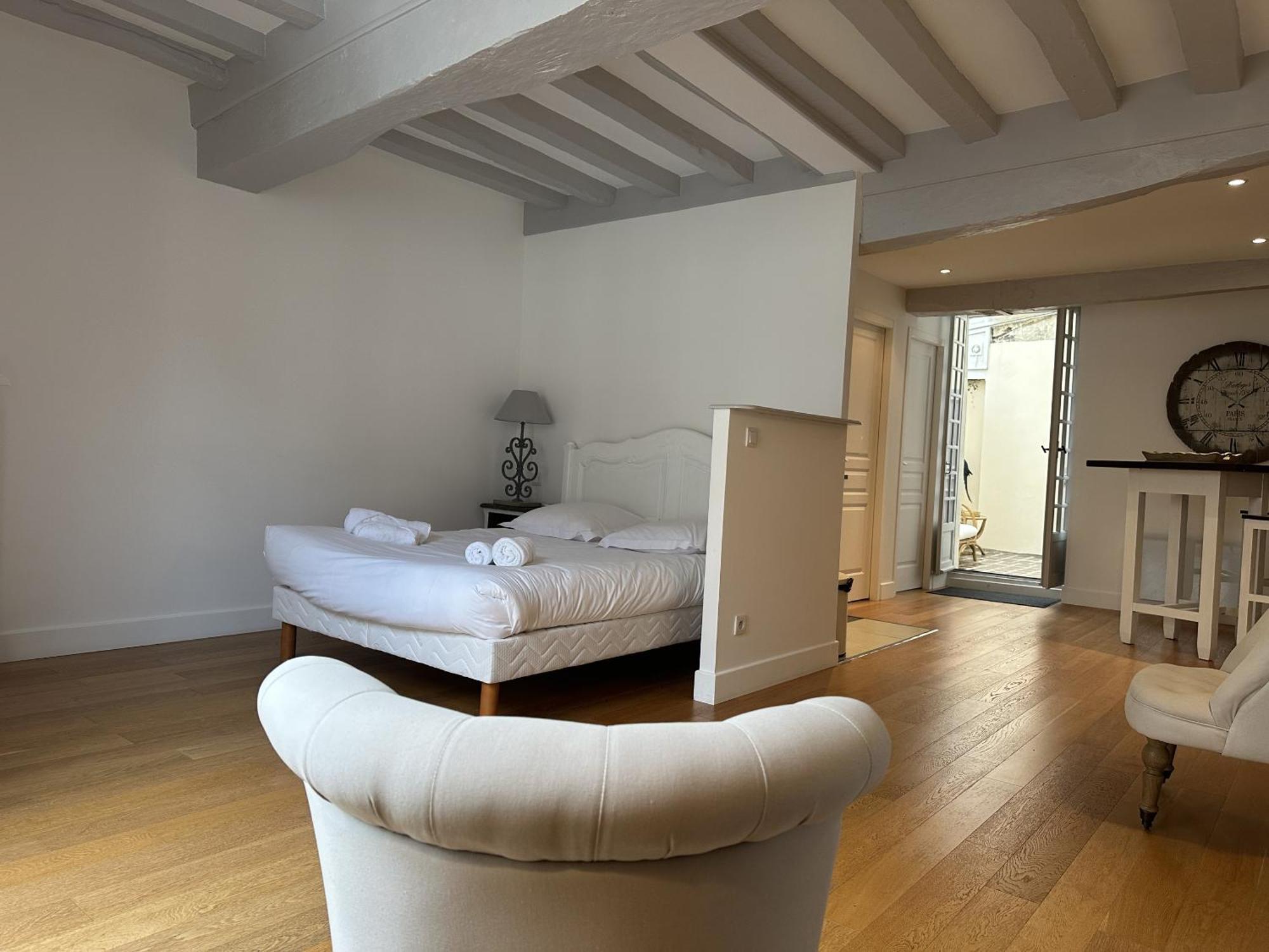 Batisse Paradis- 3 Appartements Calmes Et Elegants Au Centre Historique De Beaune Beaune  Room photo
